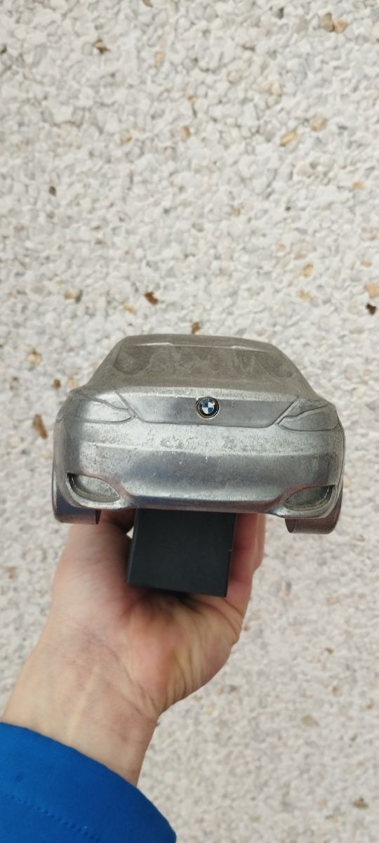 BMW a escala en aluminio