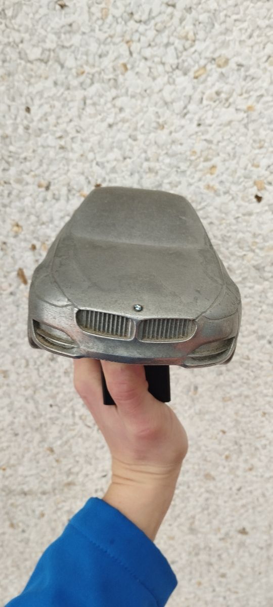 BMW a escala en aluminio