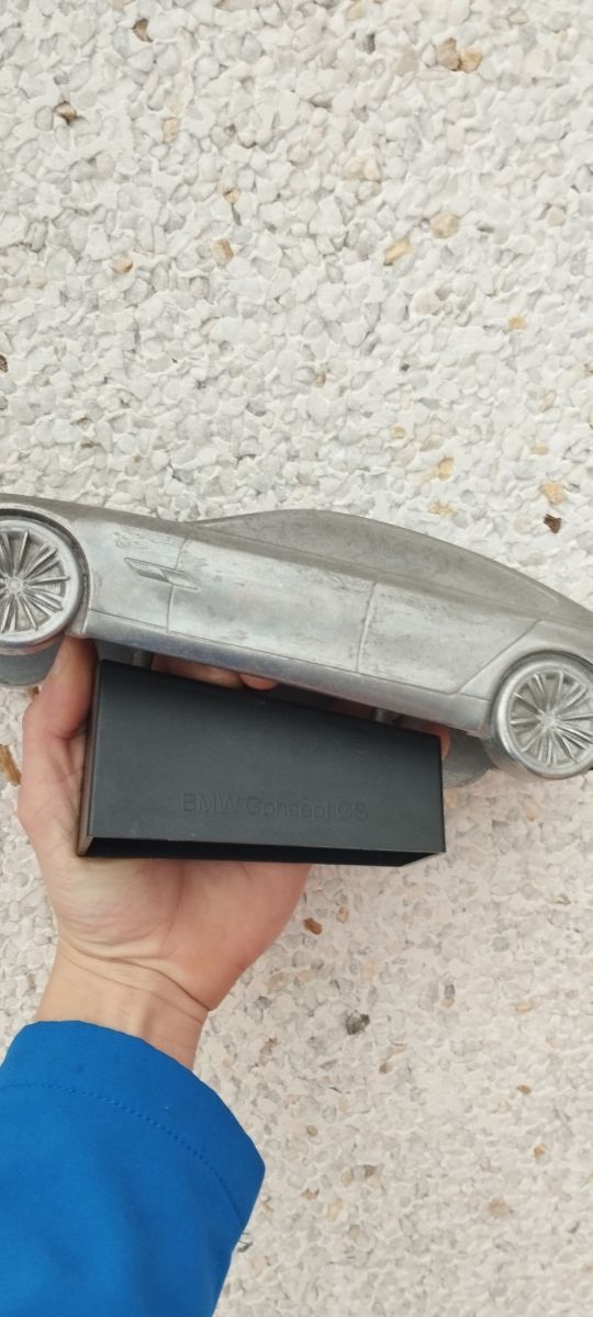 BMW a escala en aluminio