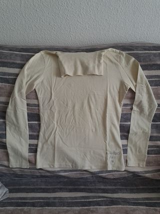 Camiseta básica cuello alto Mango