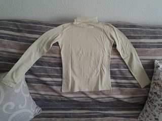 Camiseta básica cuello alto Mango