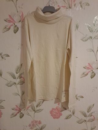 Camiseta básica cuello alto Mango