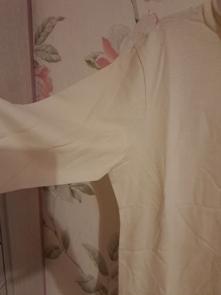 Camiseta básica cuello alto Mango