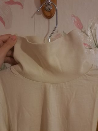 Camiseta básica cuello alto Mango