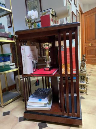 mesa giratoria, estanteria antigua