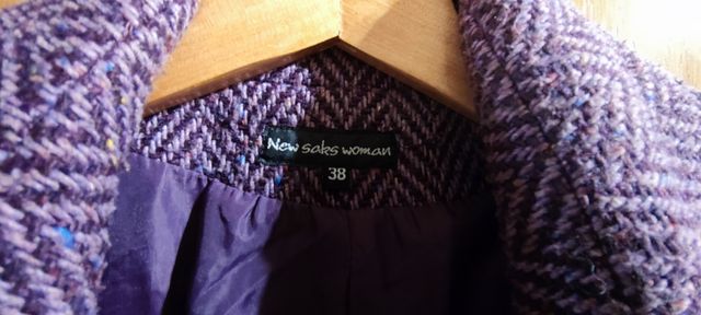 Abrigo largo morado.