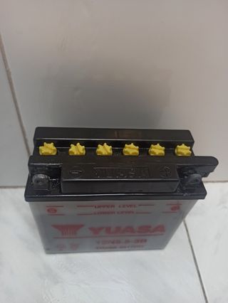 Batería moto YUASA 12V