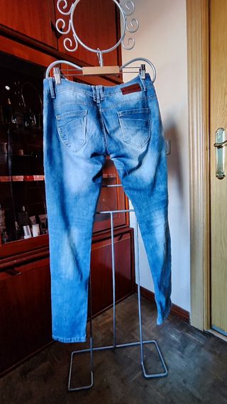 Pantalón jeans  INSIDE  en buen estado 