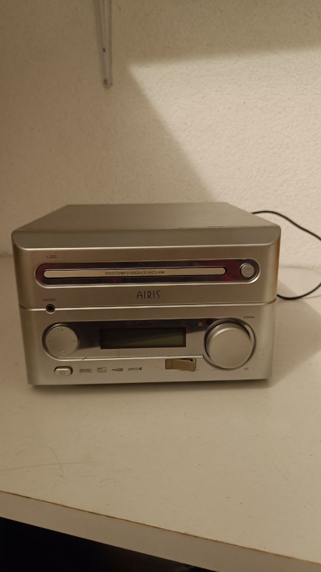 Minicadena Airis + altavoces sony