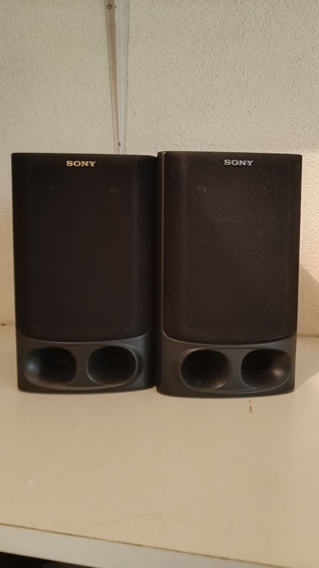 Minicadena Airis + altavoces sony