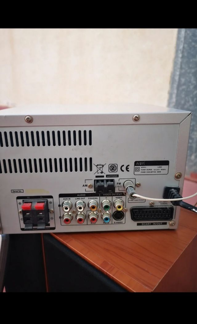 Minicadena Airis + altavoces sony