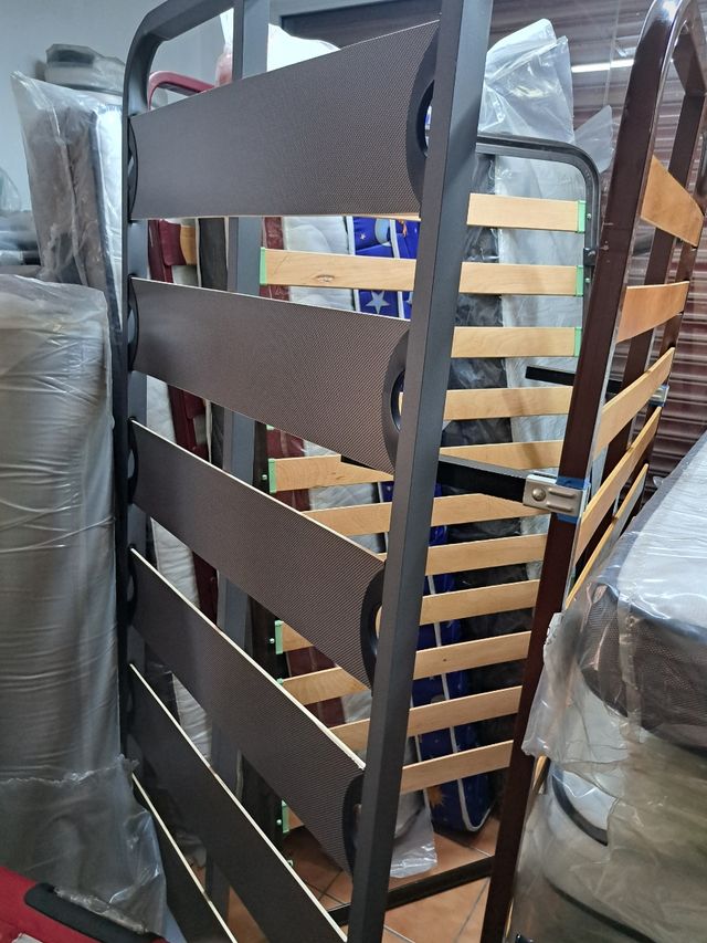 Somier con patas 135×190 50€