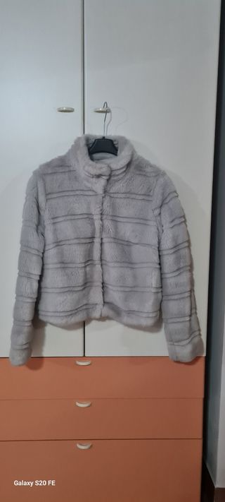 Pelliccia ecologica grigia