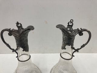 Coppia di vecchi barattoli per liquori