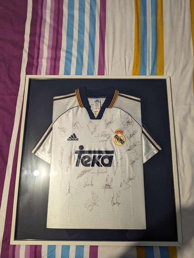 Camiseta real Madrid firmada y enmarcada