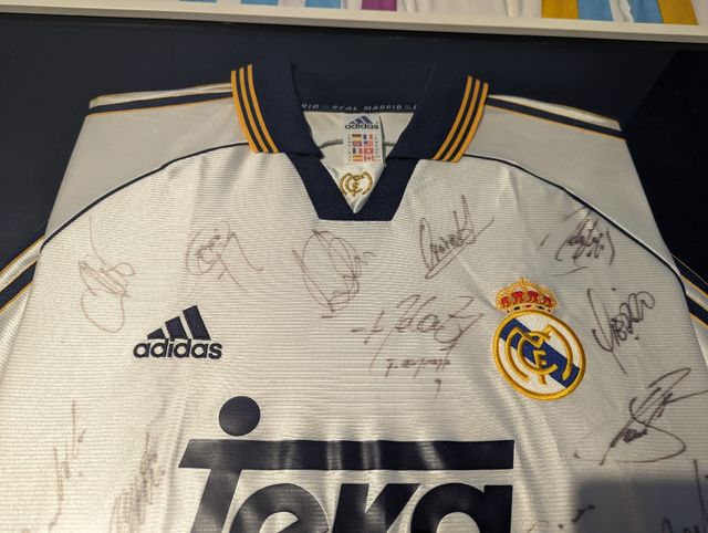 Camiseta real Madrid firmada y enmarcada