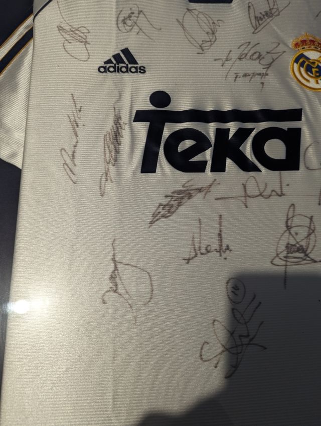 Camiseta real Madrid firmada y enmarcada