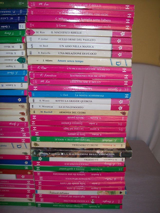 100 libri romanzi rosa Harmony e vari