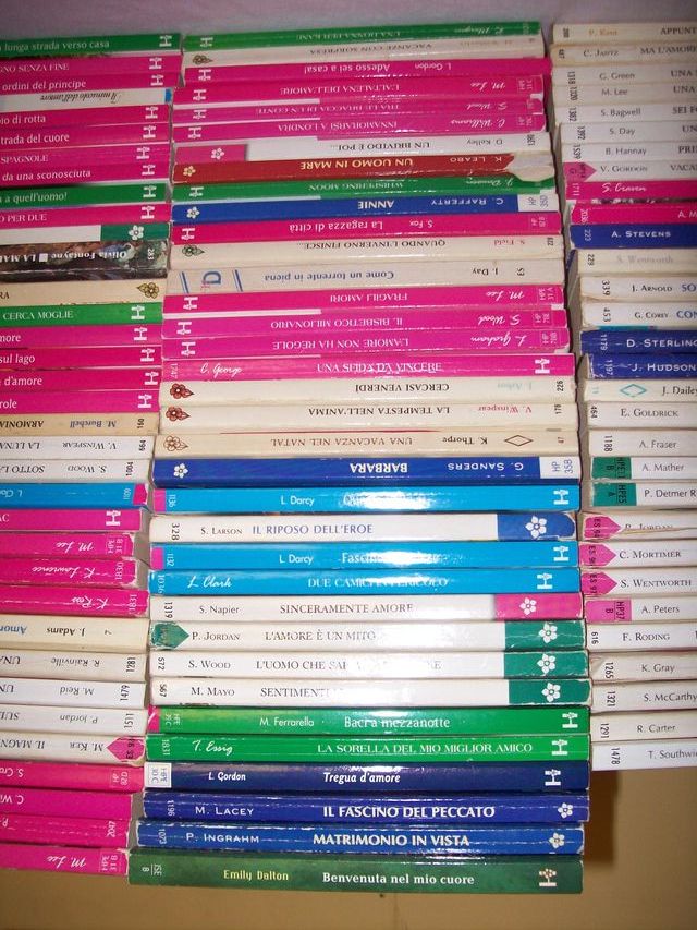 100 libri romanzi rosa Harmony e vari