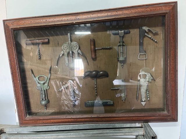 cuadro de abricorchos antiguos