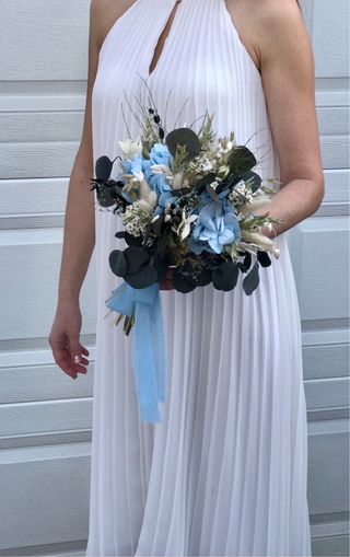 Ramo de novia de flores silvestres y eucalipto