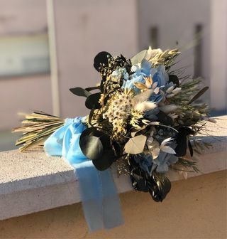 Ramo de novia de flores silvestres y eucalipto