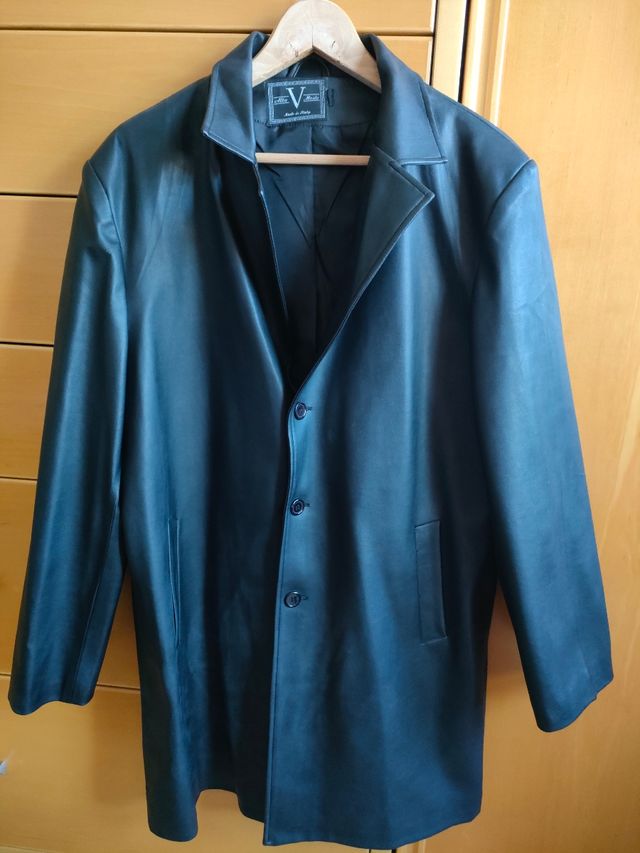 CAPPOTTO IN ECOPELLE NERA DA UOMO