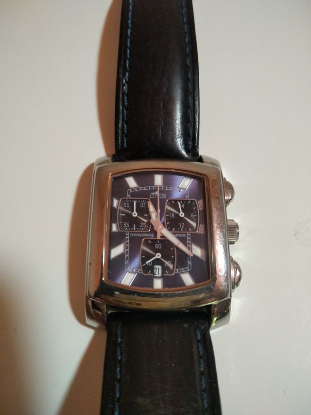 Reloj de muñeca Lotus