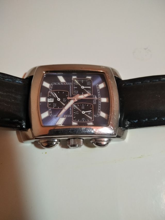 Reloj de muñeca Lotus
