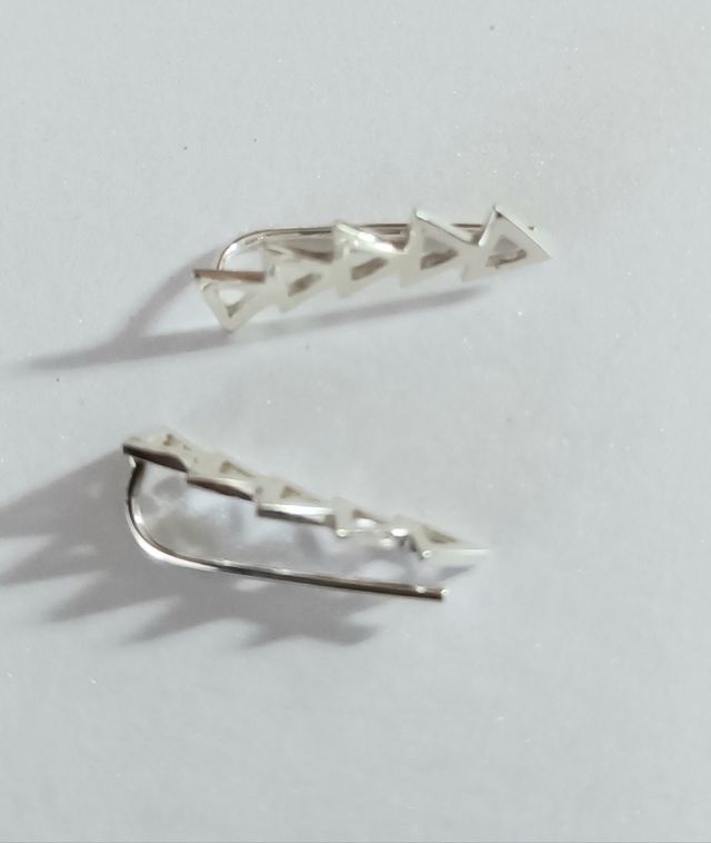 Pendientes trepadores de plata de ley