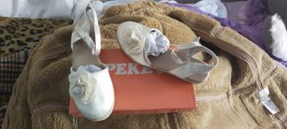 Vestido de comunión sin estrenar.