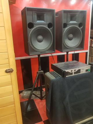 Etapa de potencia, altavoces y trípodes