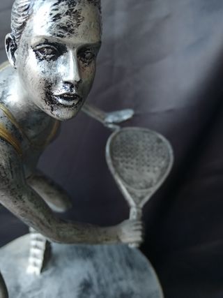 Escultura  Pádel femenino con peana