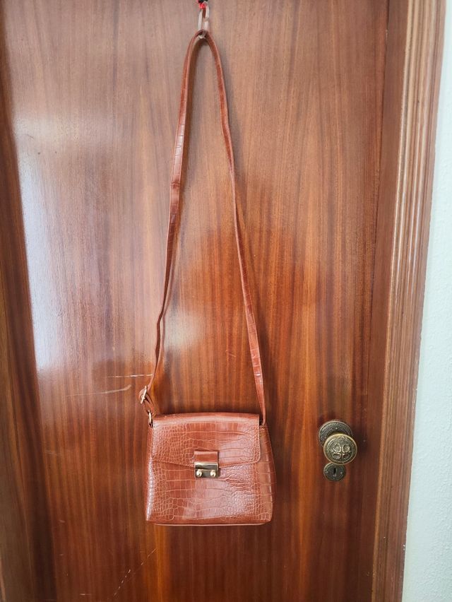 Bolsa a tiracolo castanha