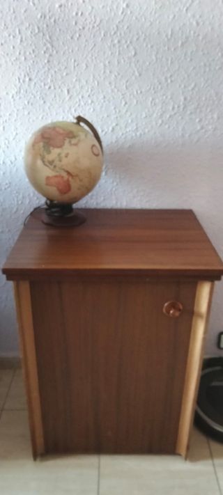 Máquina de coser con mueble incluído