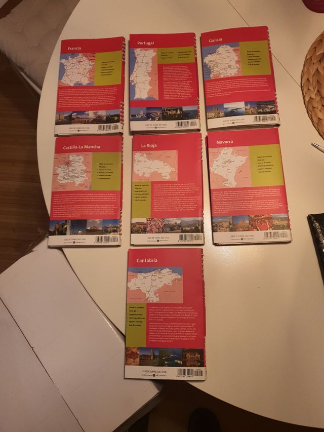 Guías de viaje variadas. 2 € unidad