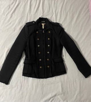 Chaqueta estilo militar. Zara