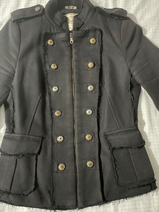 Chaqueta estilo militar. Zara