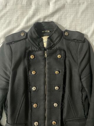 Chaqueta estilo militar. Zara