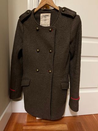 abrigo militar caqui señora pull bear M