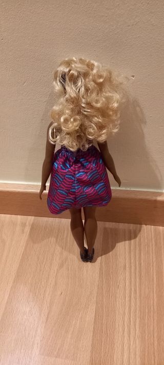 Barbie fashionista curvy