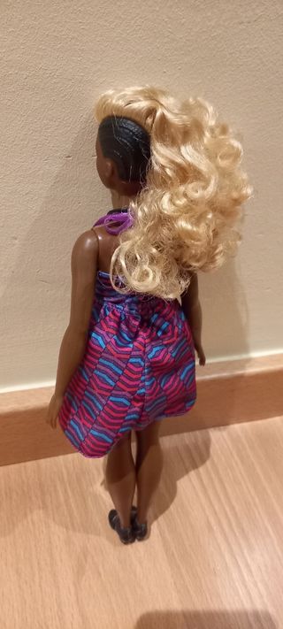 Barbie fashionista curvy