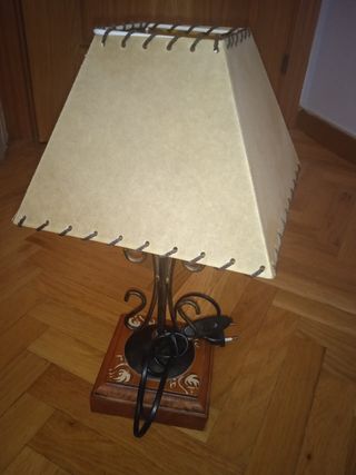 LAMPARITA RUSTICA PIE DE FORJA Y MADERA