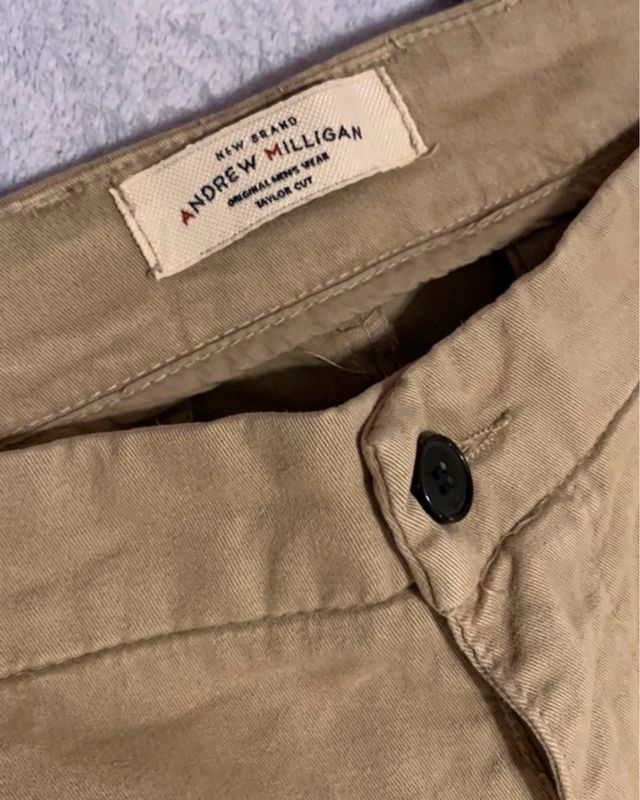 pantaloni chino
