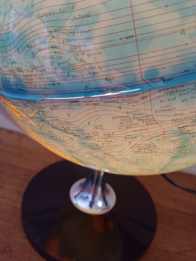 Mappamondo vintage che si illumina