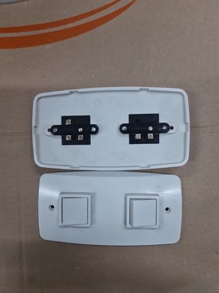8 und Interruptor doble antiguo de superficie