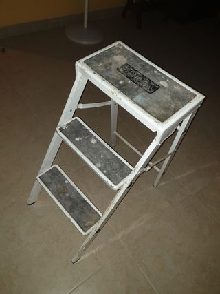 Escalera pintura robusta