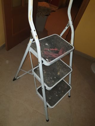 Escalera pintura robusta