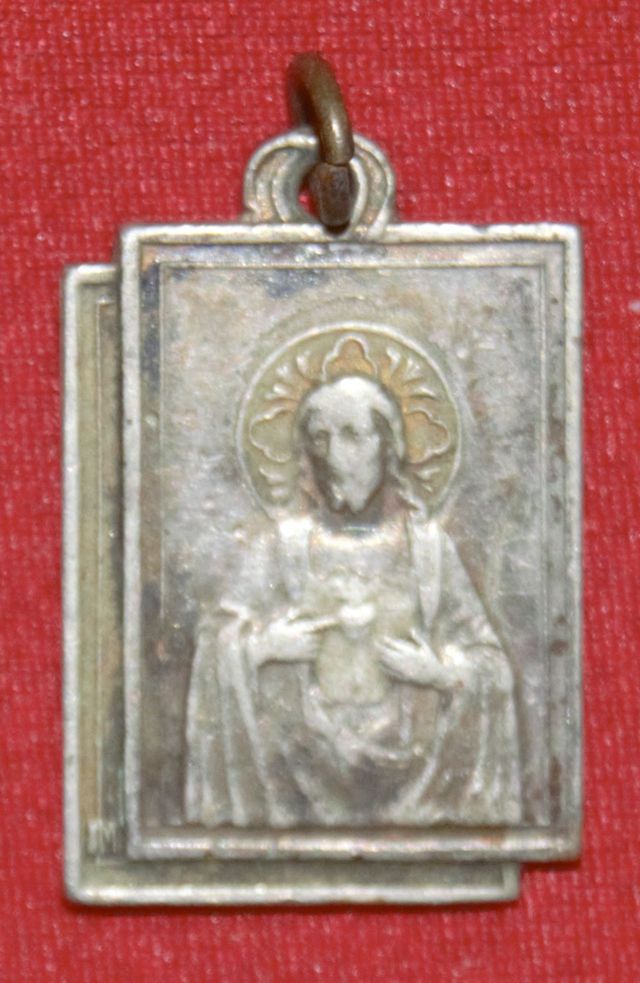 Antigua medalla de La Virgen del Carmen