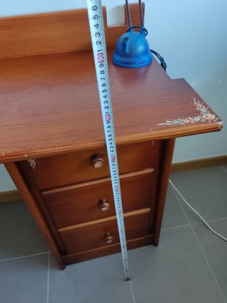 Escritorio de pura madera sillas ergonomícas